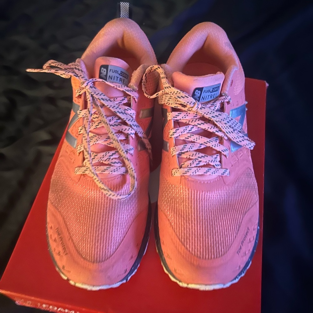 *SOLD* Women’s size 7.5 new balance like new